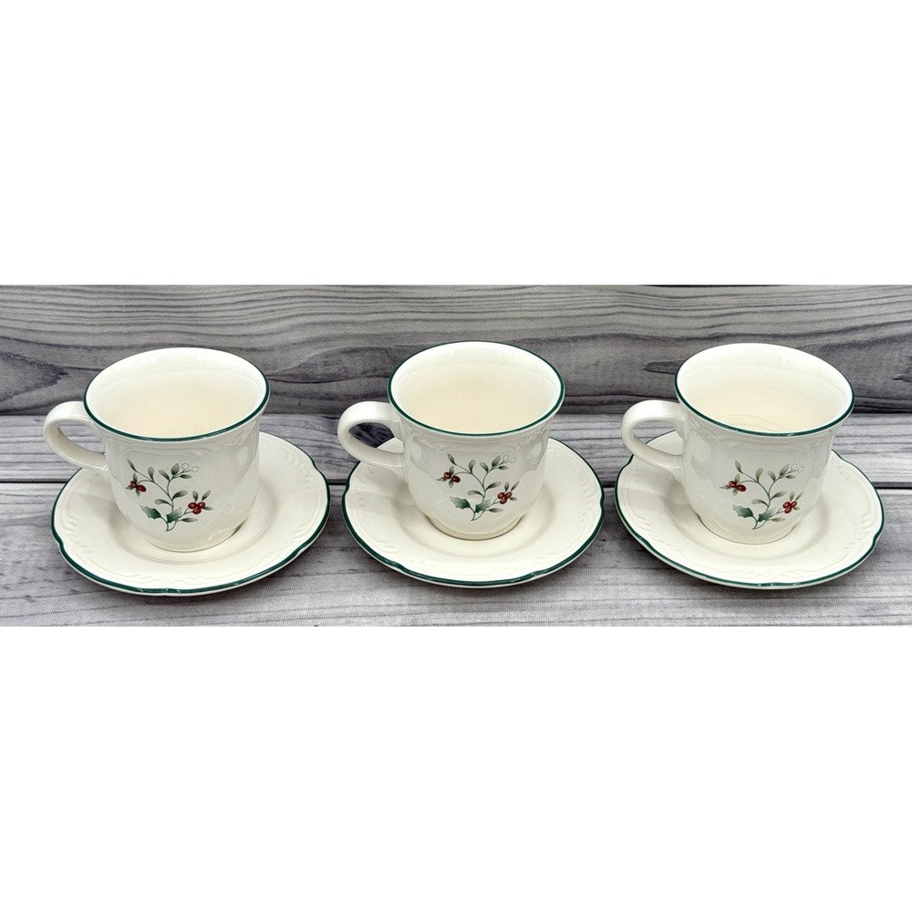 LOT OF 3 PFALTZGRAFF WINTERBERRY COFFEE CUPS AND SAUCERS HOLIDAY HOLLY / BERRY